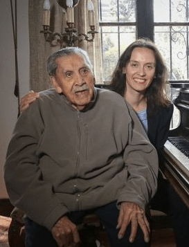 Alejandra Urrutia con maestro Vicente Bianchi e1713949037519