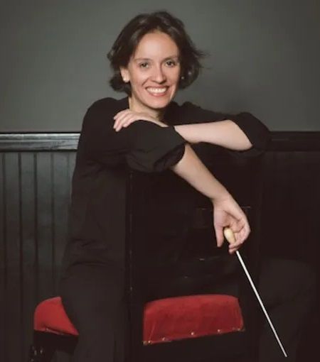 Alejandra Urrutia directora de orquesta miniatura